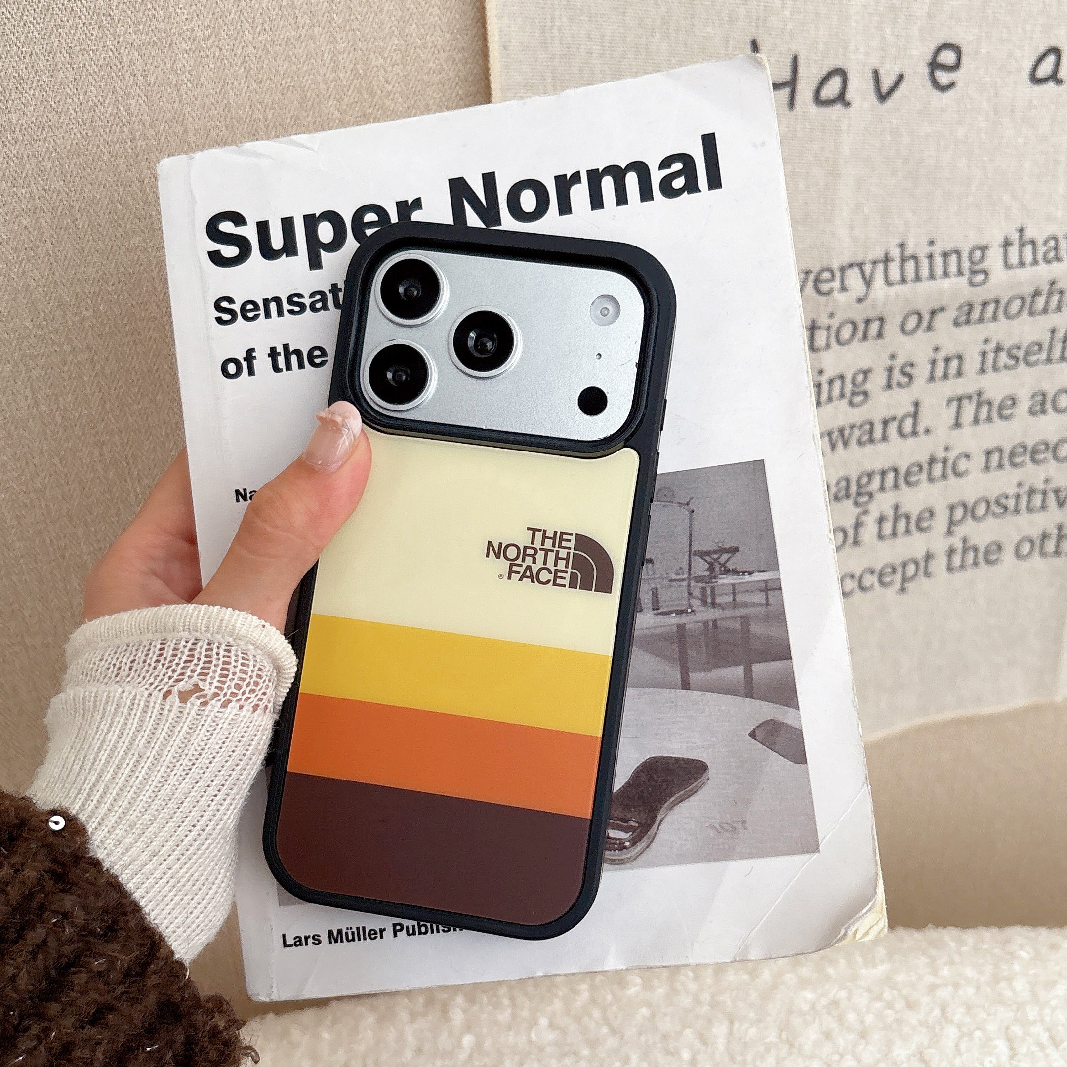 Stylish magnetic phone case