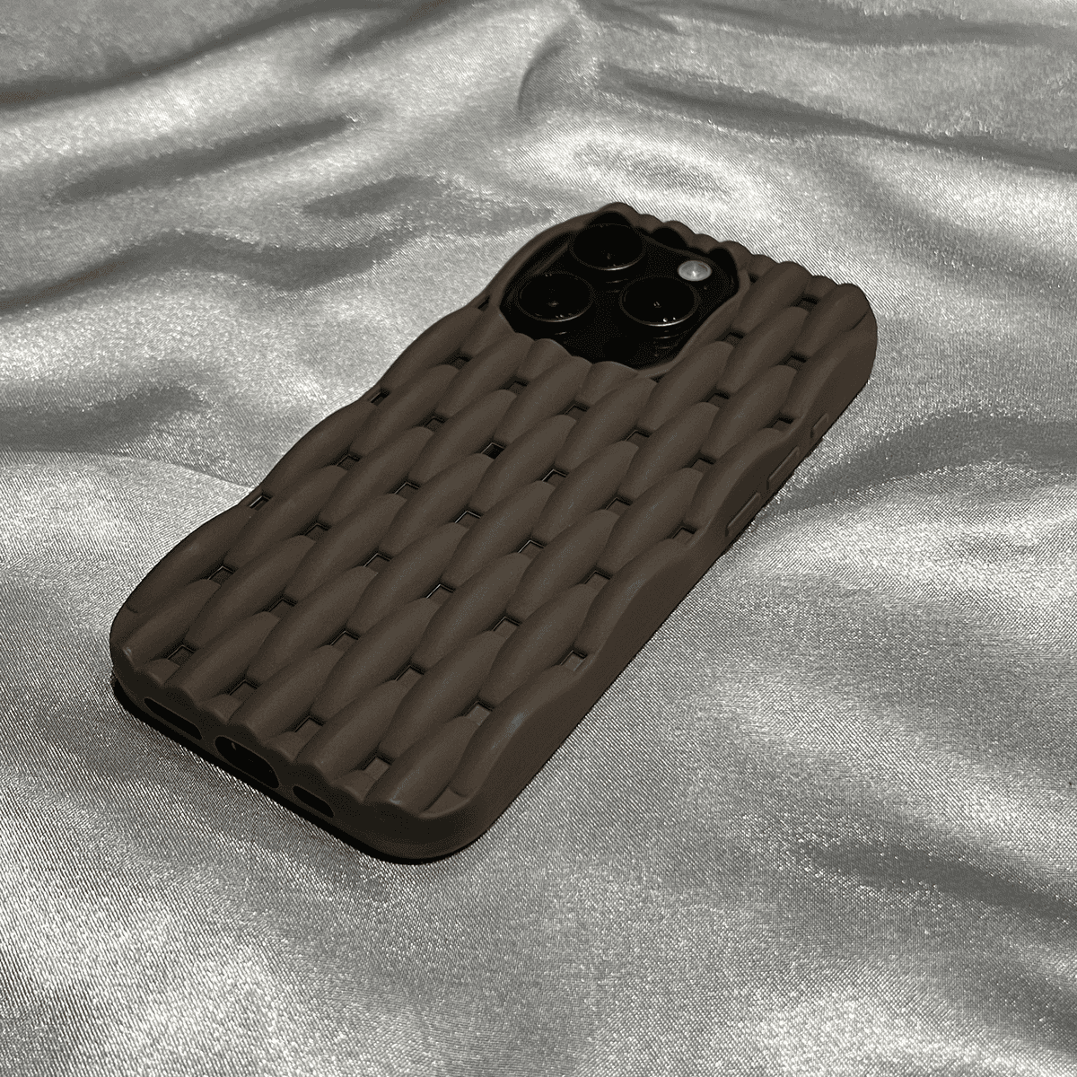 Cooling iPhone Case with Breathable Hollow Design – Heat Dissipation, Lightweight & Shockproof
