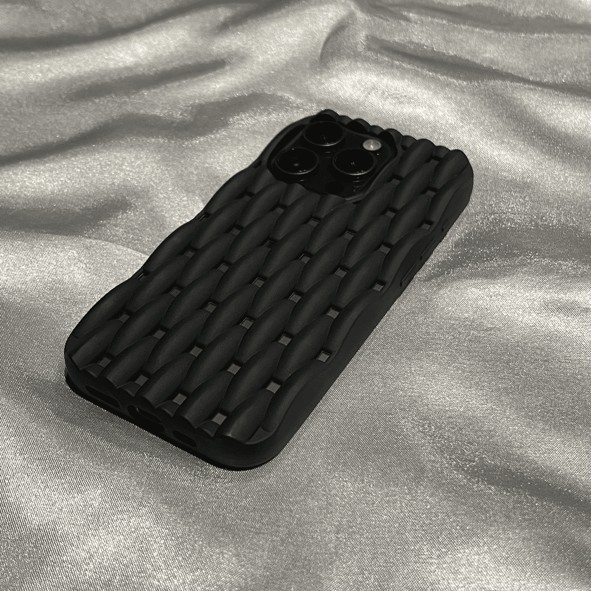 Cooling iPhone Case with Breathable Hollow Design – Heat Dissipation, Lightweight & Shockproof